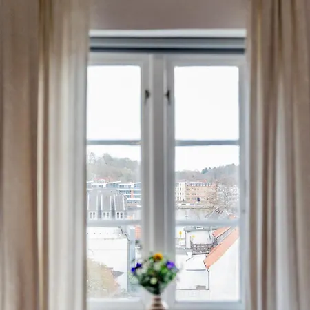Hafenblick In Der Altstadt Mit Parkplatz